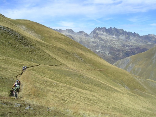 Sentier de la Cochette : Gilles va tous les "griller"