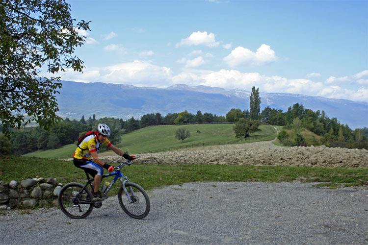#11 La Tuilière : Le Crête du Puits et le Jura vu de la Tuilière. La Tuilière : Le Crête du Puits et le Jura vu de la Tuilière.