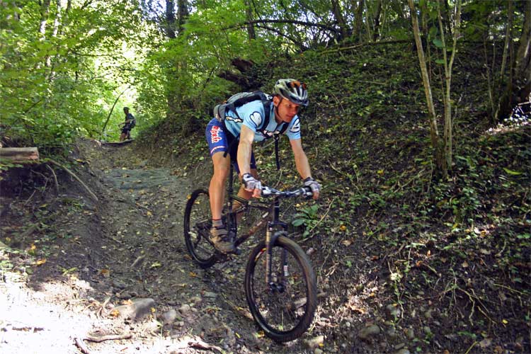 #12 Bois des Ouilles : Cyril dans la descente vers le ruisseau des Foges. Bois des Ouilles : Cyril dans la descente vers le ruisseau des Foges.