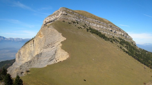 Le Chatel : Le sommet du Chatel, au pied duquel on passe un col qui permet d'accéder au Tour de l'Aiguille de l'Obiou