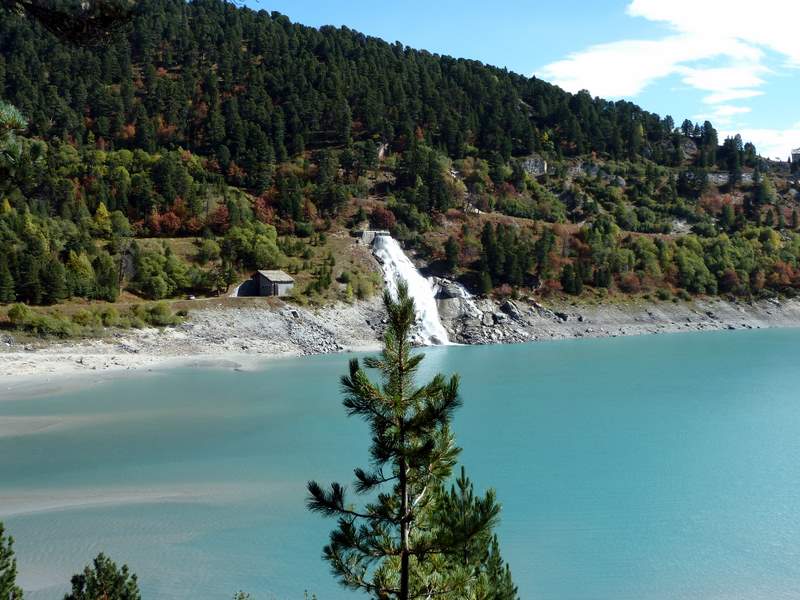 Lac d'Aval : Lac d'Aval et prise d'eau de la Leisse