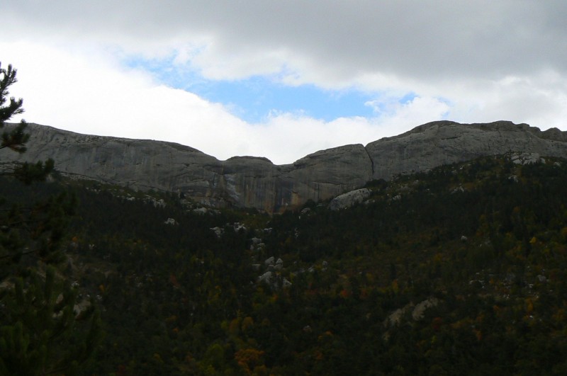 #8 Falaise de Céüze : Seul coin de ciel bleu rencontré ce matin Falaise de Céüze : Seul coin de ciel bleu rencontré ce matin