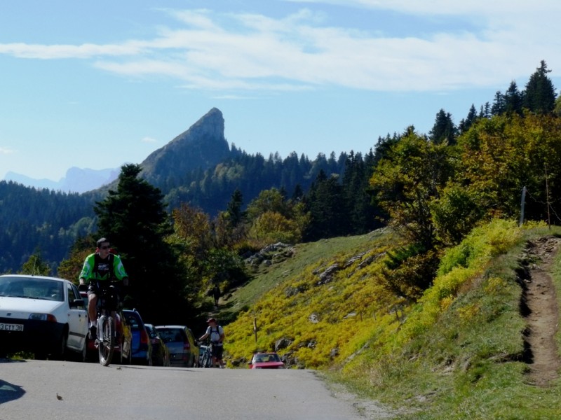 #5 La Pinéa : un petit air de Tour de France avec tous ses voitures. La Pinéa : un petit air de Tour de France avec tous ses voitures.