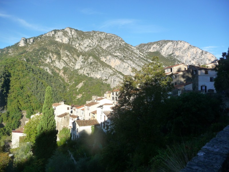 les Chemins du Soleil : Le village d'Aiglun, le lendemain matin J4 !