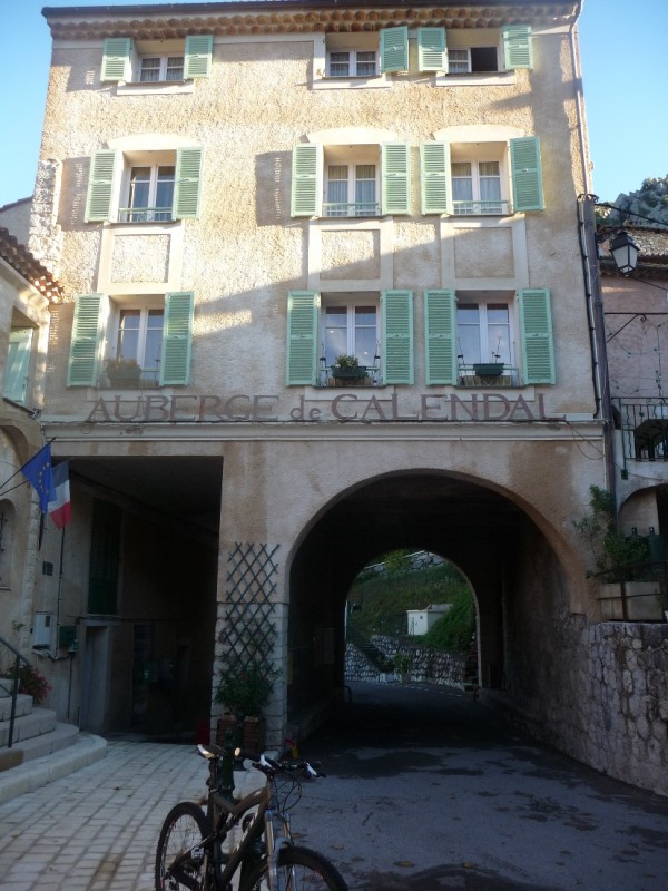 les Chemins du Soleil : L'auberge du J3, très sympa !