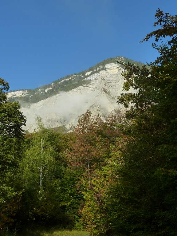 barriere Est : sous les falaises