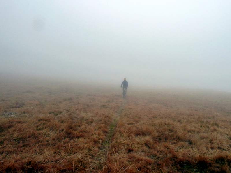 Mt Cenis : Court passage dans le brouillard au dessus du ref. du Pt Mt Cenis