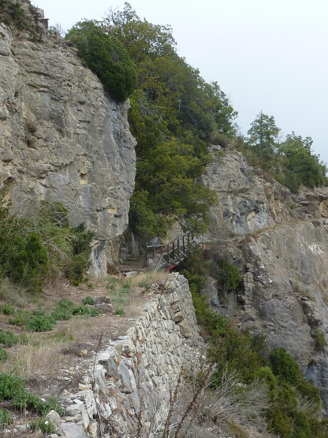 #3 Rocher du Trancha : Courte passerelle pour franchir un ravin Rocher du Trancha : Courte passerelle pour franchir un ravin