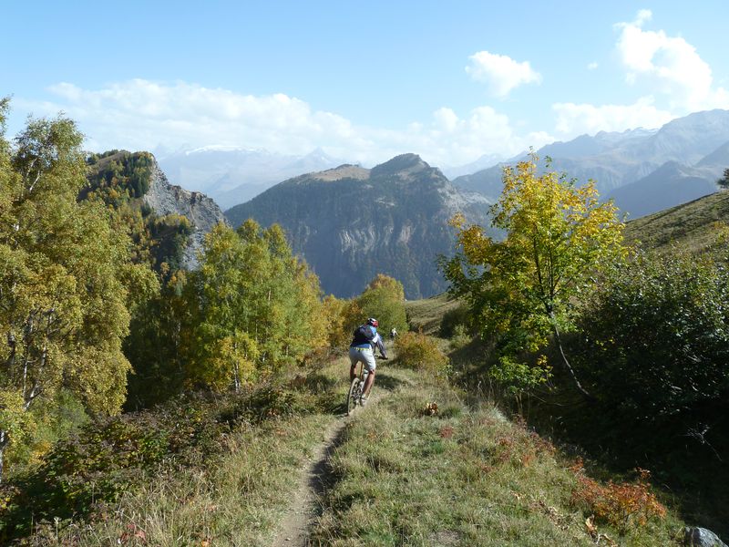 Col de la Buffe : Pas pire comme vue avant de plonger dans les bois.