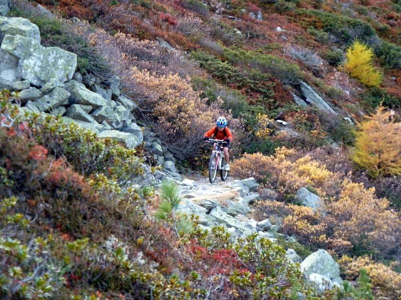 #12 Hôtel Weisshorn : Sentier plus cassant plus bas Hôtel Weisshorn : Sentier plus cassant plus bas