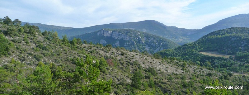 #11 Ventoux : Le draillou du col de Fontaube et les Baronnies en arrière plan Ventoux : Le draillou du col de Fontaube et les Baronnies en arrière plan