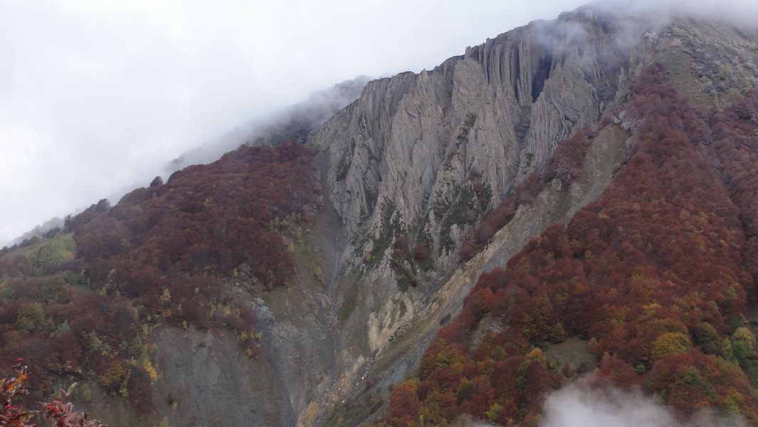 #5 Vallon des Souffles : Belles strates et belles couleurs en face !! Vallon des Souffles : Belles strates et belles couleurs en face !!