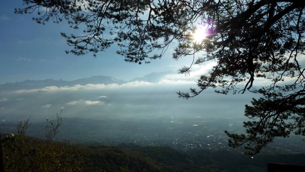 Grésivaudan : lever de soleil au dessus de Belledonne