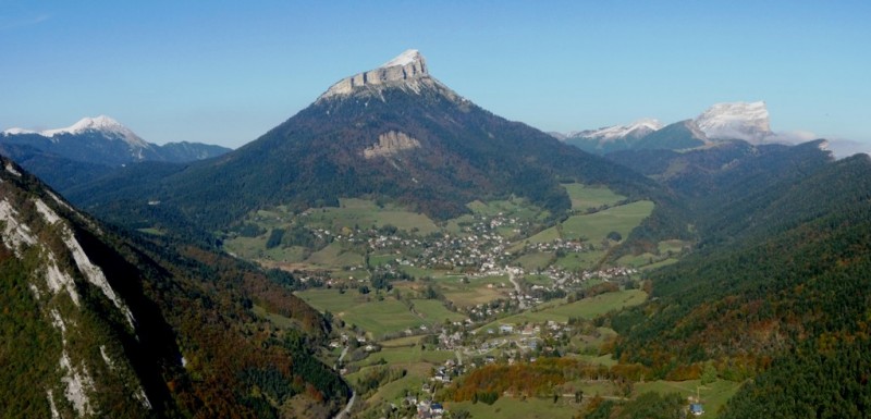 #2 Le Sappey : dominé par Chamechaude. Le Sappey : dominé par Chamechaude.