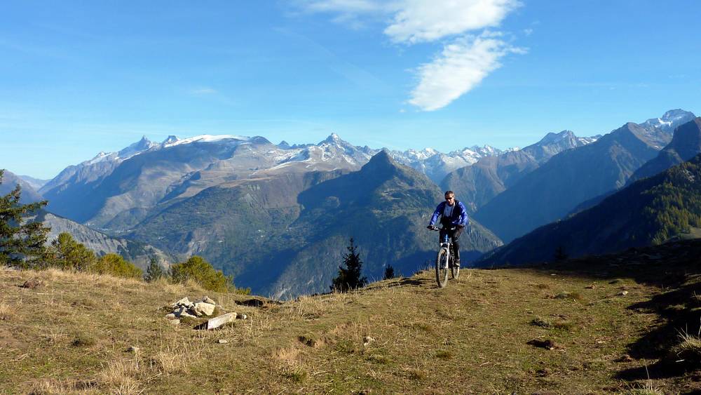 #15 col de Saint Jean : arrivée au col sur fond d col de Saint Jean : arrivée au col sur fond d'Ecrins