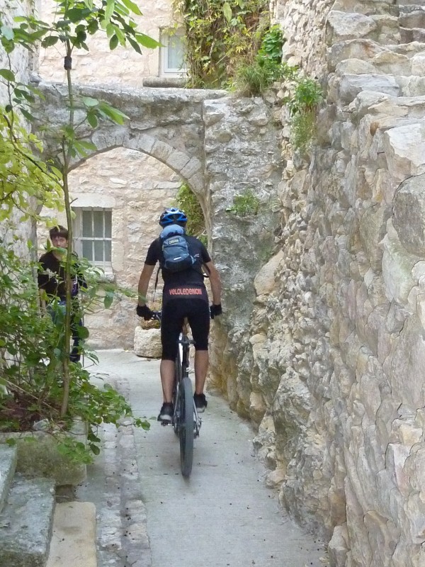 #8 Porche : Un joli passage dans Boulbon Porche : Un joli passage dans Boulbon