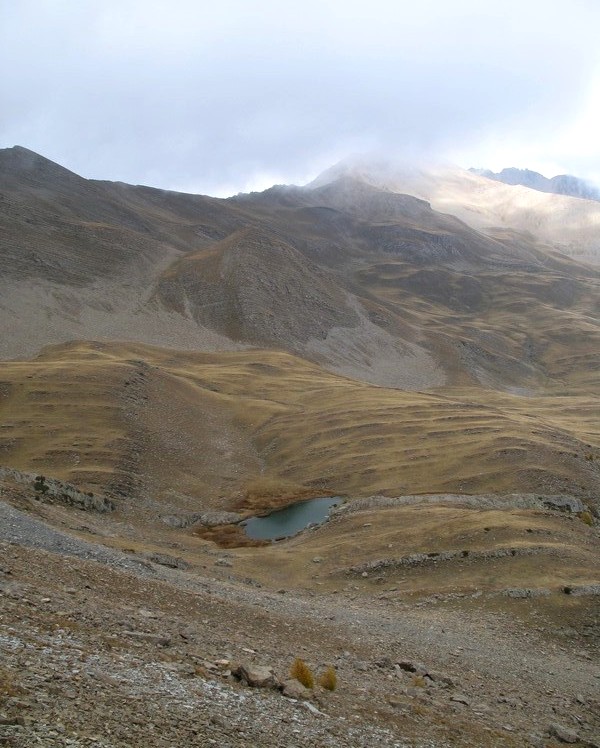 Lac de l'Hivernet : son alpage et le sommet de l'Hivernet accroché