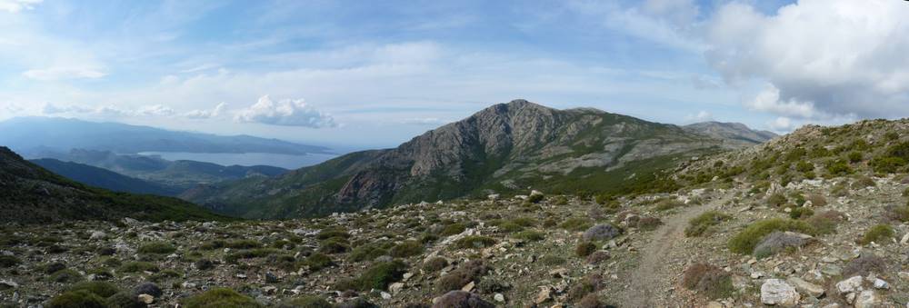 #3 Golfe de St Florent : La vue s Golfe de St Florent : La vue s'ouvre sur l'Ouest du Cap Corse