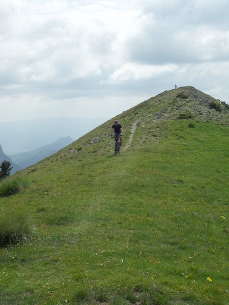 #13 Crête du Raus : Un très court répit avec cette portion de descente sur la Crête du Raus. Crête du Raus : Un très court répit avec cette portion de descente sur la Crête du Raus.