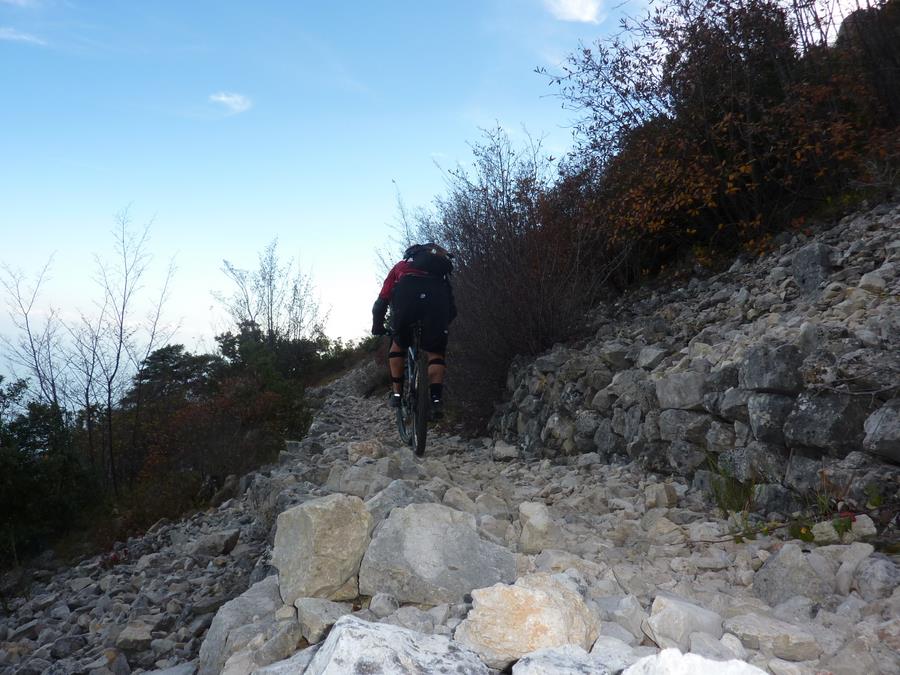 #6 Sentier du sud : Cassant à souhait ;-)... excellent test pour le cintre Sentier du sud : Cassant à souhait ;-)... excellent test pour le cintre