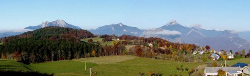 #2 Panorama : la Chartreuse avec le plateau de Saint Nizier en premier plan. Panorama : la Chartreuse avec le plateau de Saint Nizier en premier plan.