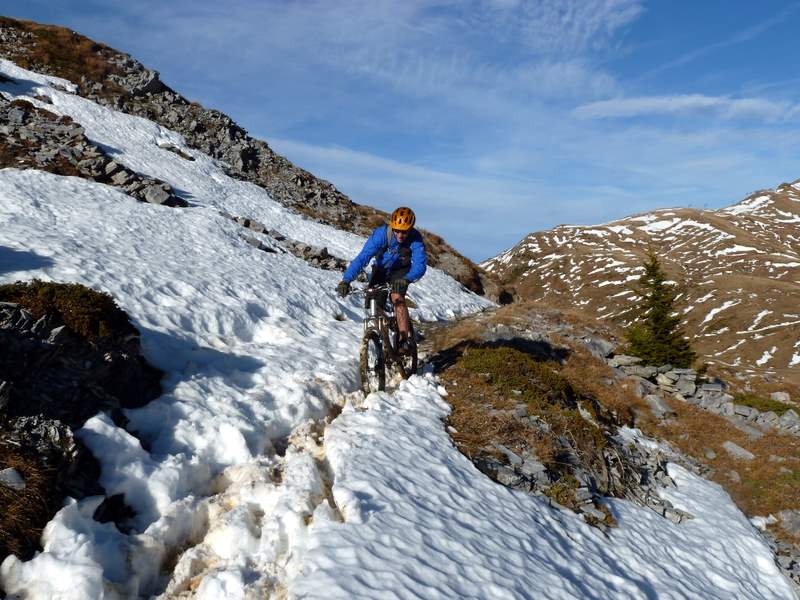 #11 Col des Posettes : Un peu de neige en haut Col des Posettes : Un peu de neige en haut