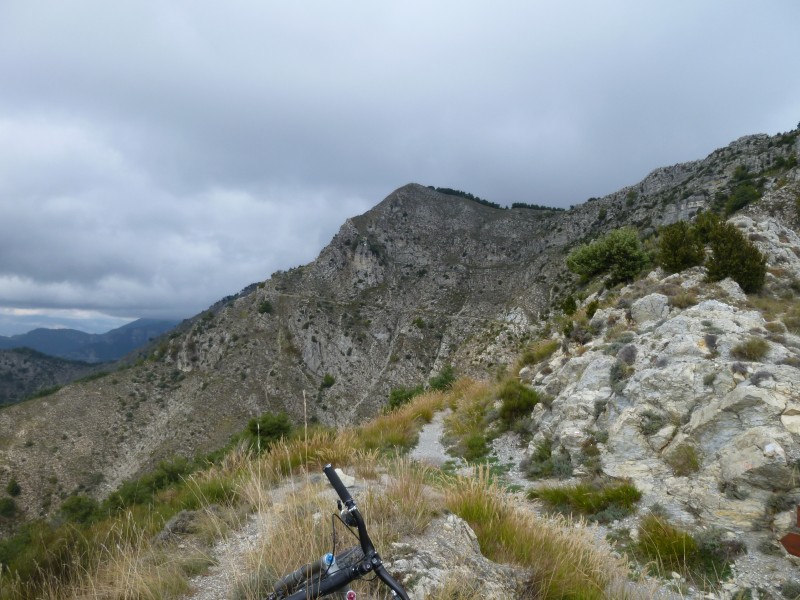 #12 Au Col de Castel Gineste : Là d Au Col de Castel Gineste : Là d'où je viens.. mais juste un petit break, l'orage gronde ..