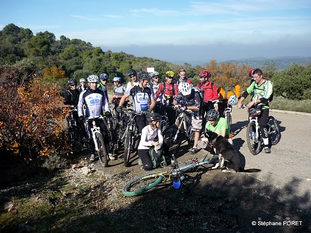 #1 Une ch Une ch'tite photo de groupe : 17 lurons dans la montée à la Tête du Marquis.