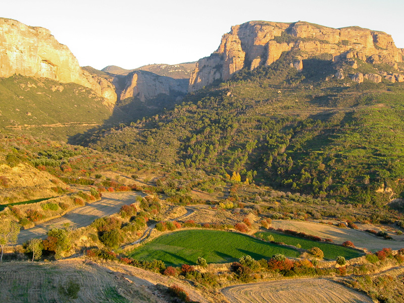 #1 Mirador de los Buitres : Le sommet vu du village la veille, en haut à droite Mirador de los Buitres : Le sommet vu du village la veille, en haut à droite