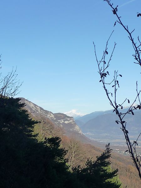#3 Montagne : Une grosse bosse blanche au bout de la vallée Montagne : Une grosse bosse blanche au bout de la vallée