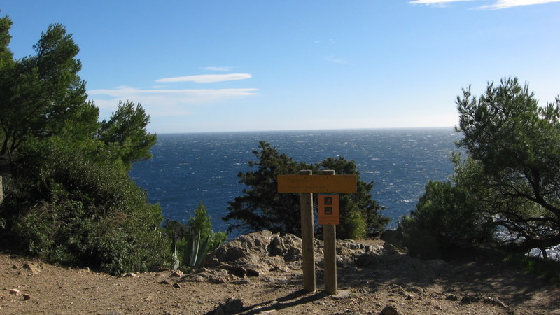 Calanque de l'Indienne : Plein Sud ! Pas mal de vent au large