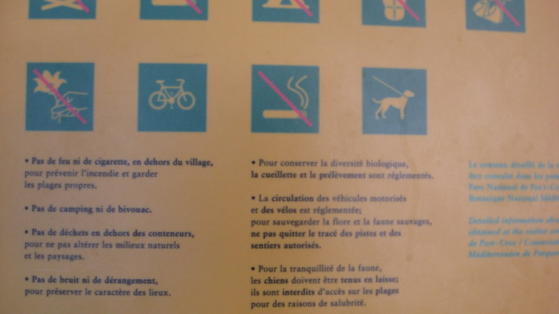 VTT autorisé : Dans les détails.

Encore une fois seul les VTT sont visiblement invités à rester sur les pistes et sentiers, pas les piétons.