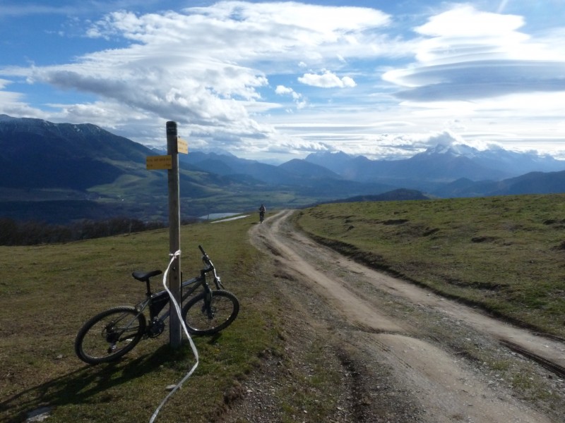 #6 L L'arrivée sur l'alpage : avec le Dévoluy en arrière plan.