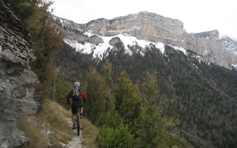 #7 le ded : Allure rando face aux falaises le ded : Allure rando face aux falaises 'envahissantes'