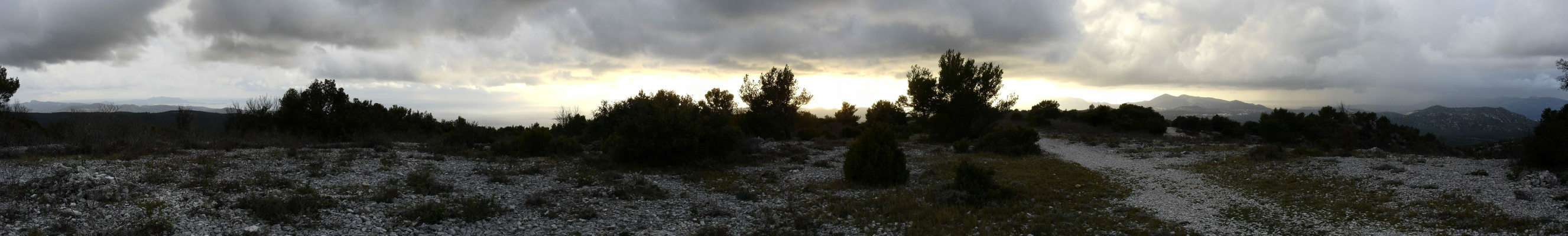 #1 D D'est en ouest : Du Montounier, ciel agité et orage sur Marseille (à droite)