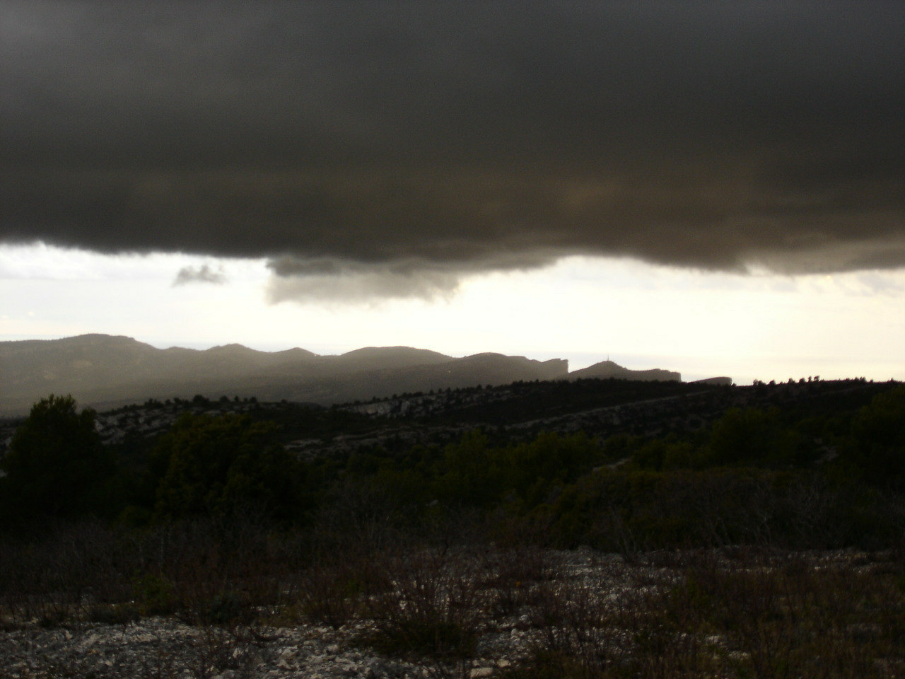 #2 Contrastes : Cap Canaille sous un nuage noir! Contrastes : Cap Canaille sous un nuage noir!
