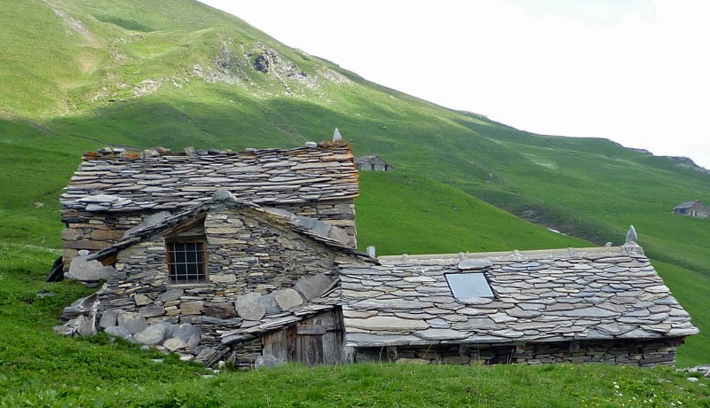 Vallone del Tibert : Grange del Tibert bel exemple d'architecture montagnarde du val Maira