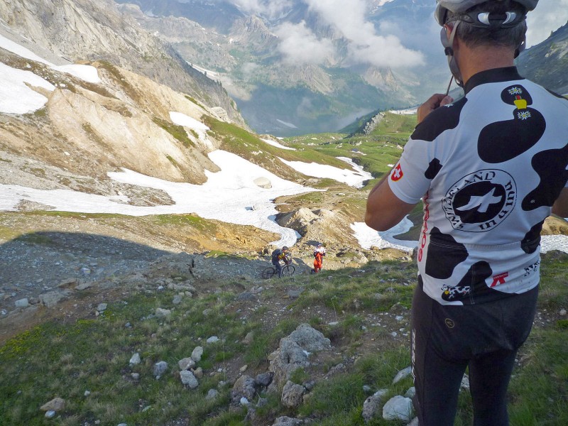 #32 Passo della Gardetta : Le début de la descente sur l Passo della Gardetta : Le début de la descente sur l'autre verasnat en a laissé certains perplexes
