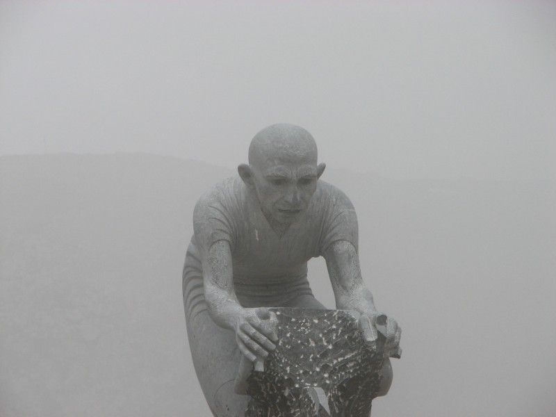 Colle dei Morti : Au colle dei Morti, Pantani fantomatique surgit de la "nebbia"
