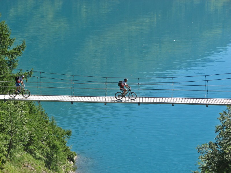 Wildstrubel 34 : Au dessus du lac de Tseuzier