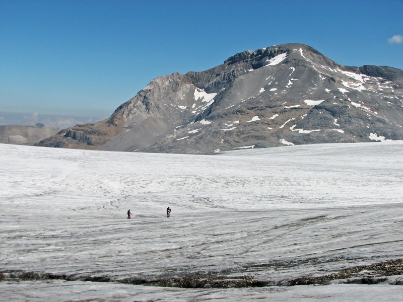 Wildstrubel 5 : Traversée du glacier avec en point de mire l'arête S du Wildstrubel