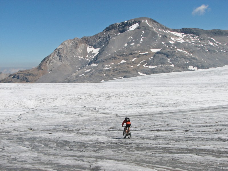 Wildstrubel 7 : Traversée du glacier avec en point de mire l'arête S du Wildstrubel
