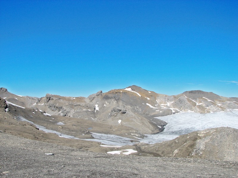 Wilstrubel 2 : Au col du sex mort avec vue sur le glacier de la plaine Morte avec au fond le weisshorn et le Gletscherhorn