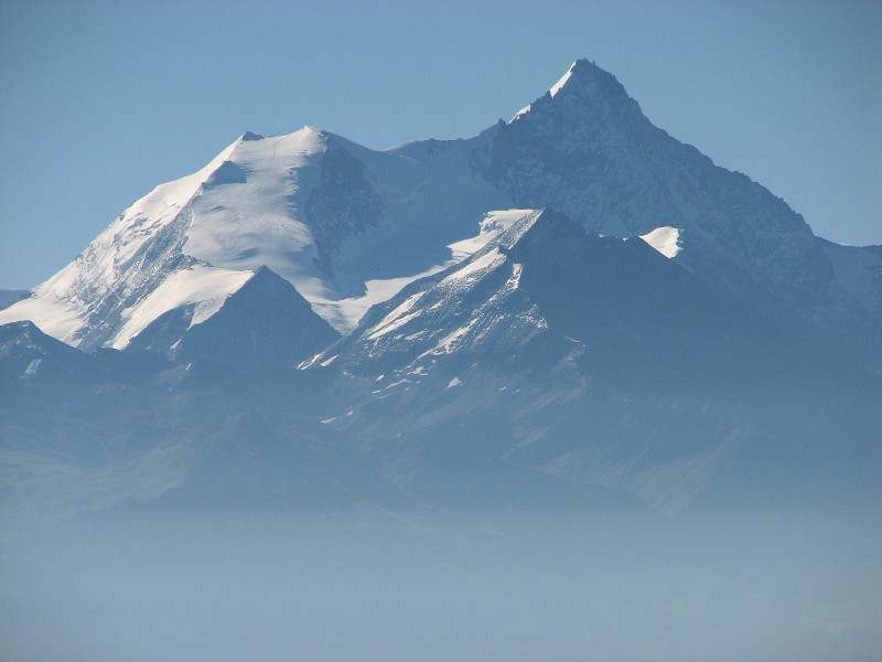 Wildstrubel 31 : Plan rapproché sur le Bisshorn (4153 m) et plus loin le Weisshorn (4506 m)