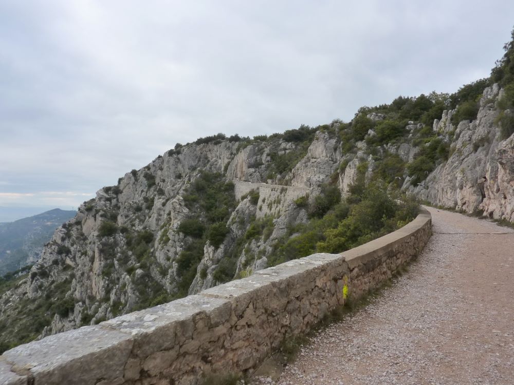 #1 Montée sur la piste militaire : Provisoirement interdite en raison d Montée sur la piste militaire : Provisoirement interdite en raison d'un risque d'éboulement... J'ai la tête dure