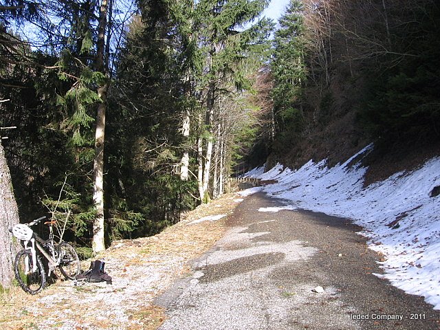 #1 Col de la Charmette : Neige verglacée. Même les randonneurs à pieds font 1/2 tour. Col de la Charmette : Neige verglacée. Même les randonneurs à pieds font 1/2 tour.