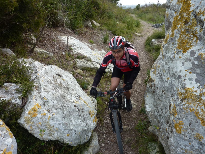 #7 Dans le sentier de Trémaié : Les rochers balisent le sentier Dans le sentier de Trémaié : Les rochers balisent le sentier