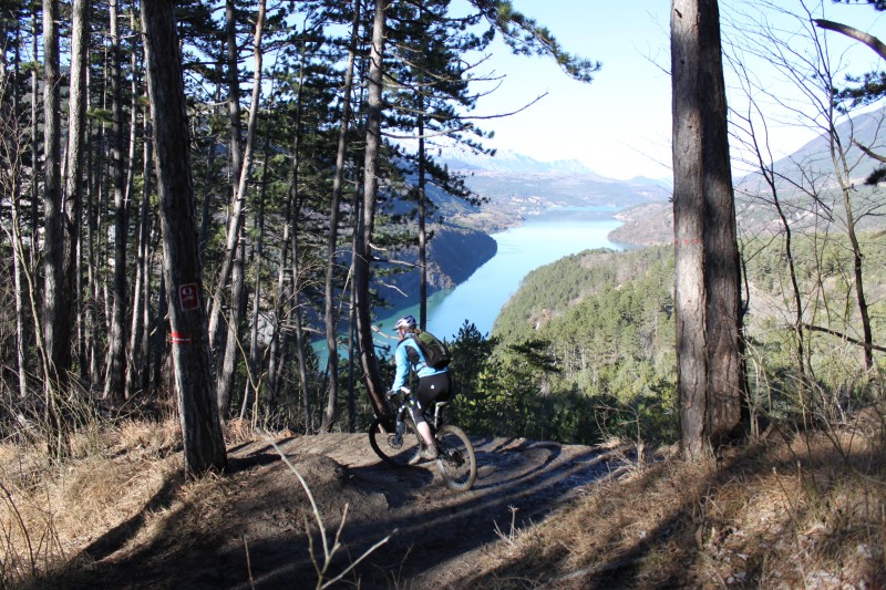#5 L L'épingle classique : devant le lac