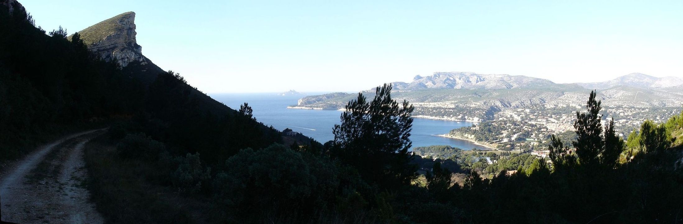#4 Revestel : Le géant veille sur Cassis et les Calanques Revestel : Le géant veille sur Cassis et les Calanques