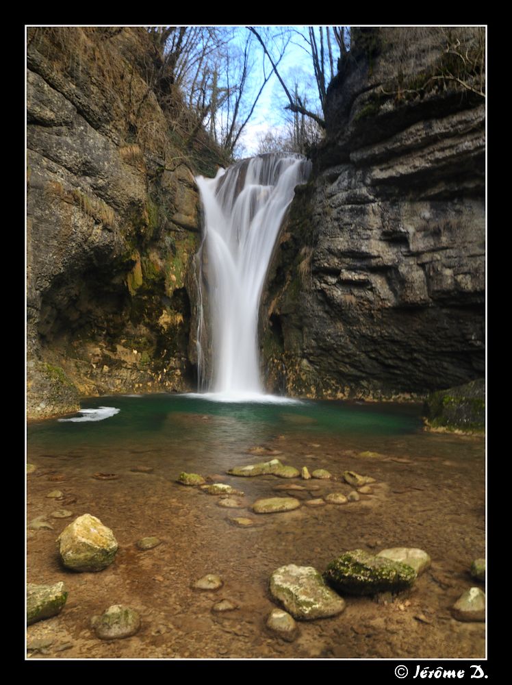 #1 cascade : pas mal de débit en ce moment cascade : pas mal de débit en ce moment